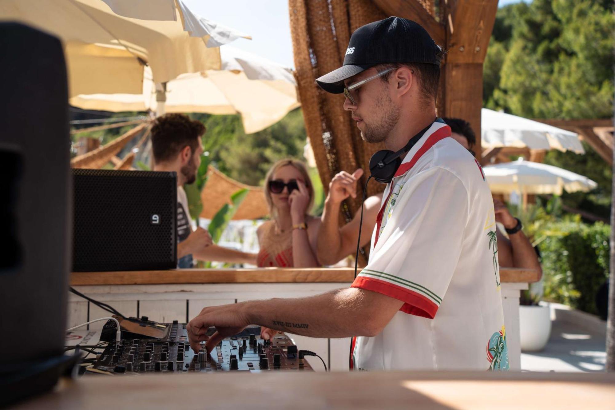 Radisson Blu Resort & Spa Σπλιτ Εξωτερικό φωτογραφία DJ at the beach club