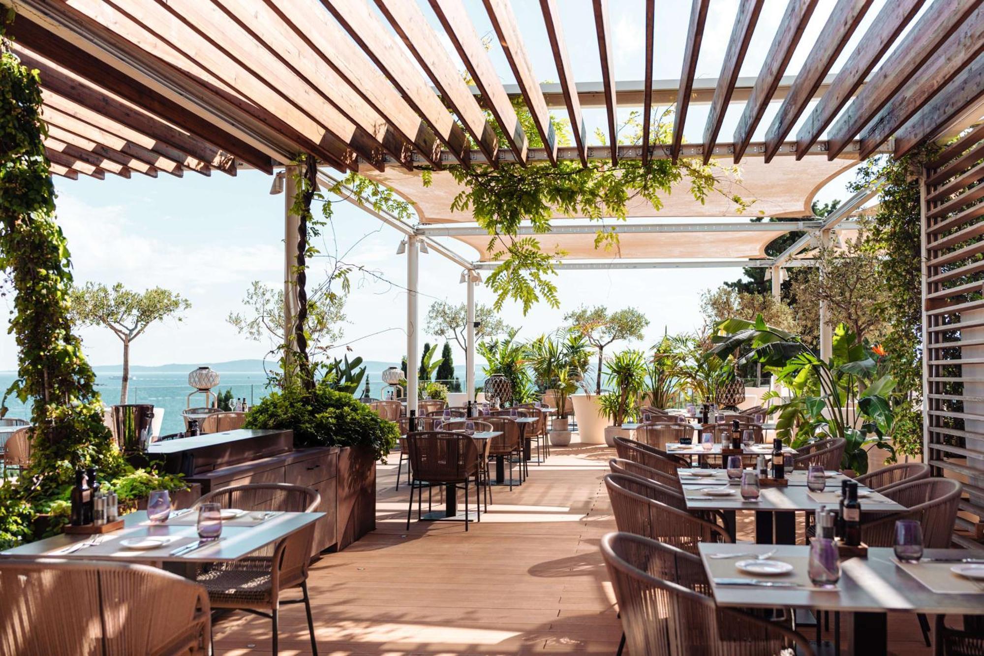 Radisson Blu Resort & Spa Σπλιτ Εξωτερικό φωτογραφία The restaurant
