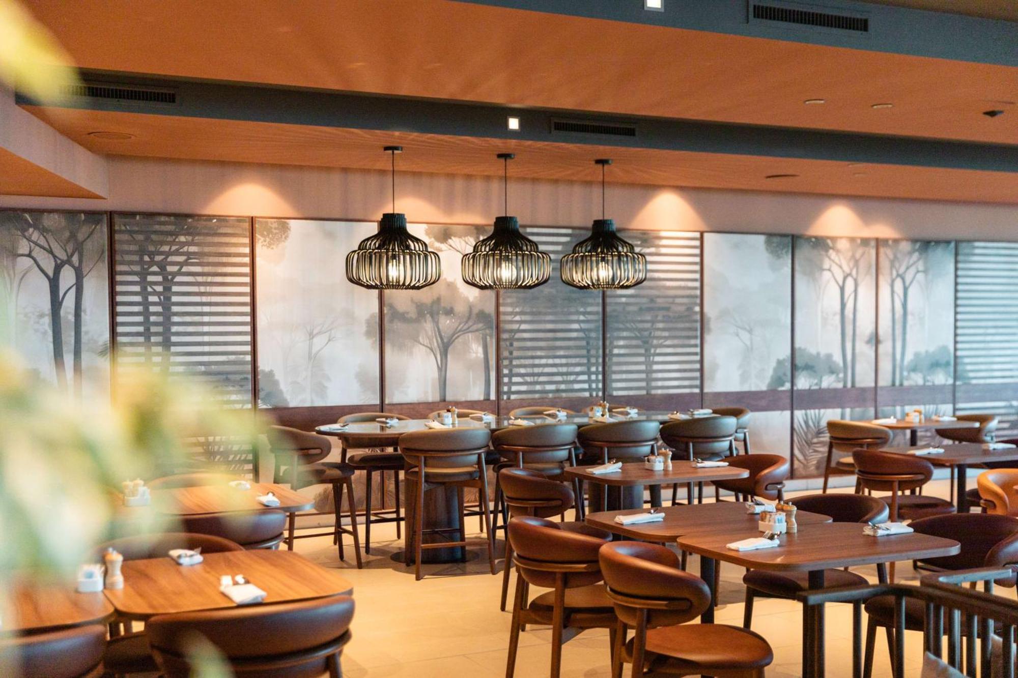 Radisson Blu Resort & Spa Σπλιτ Εξωτερικό φωτογραφία The interior of the restaurant