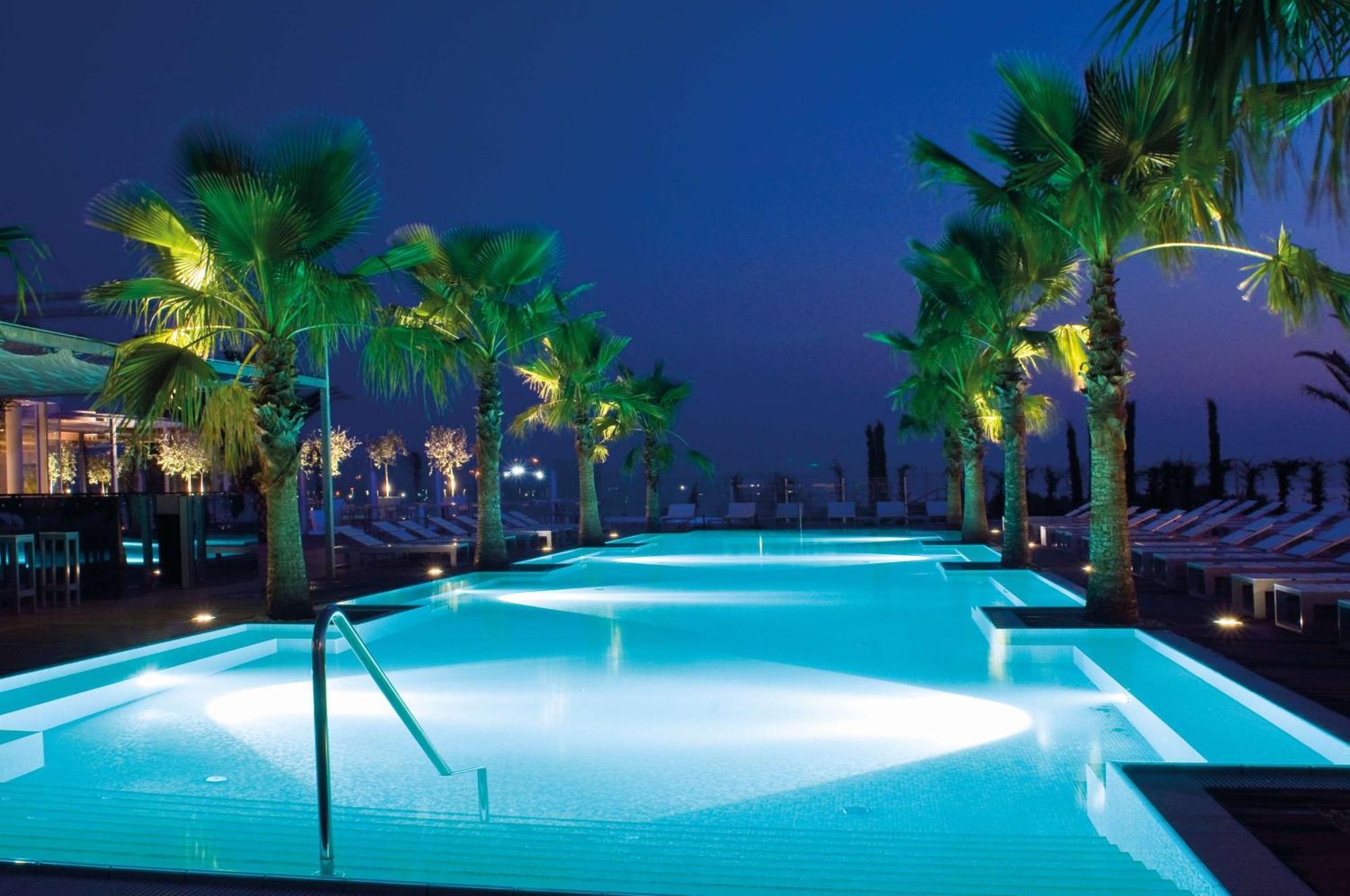 Radisson Blu Resort & Spa Σπλιτ Εξωτερικό φωτογραφία The pool at the Westin Athens