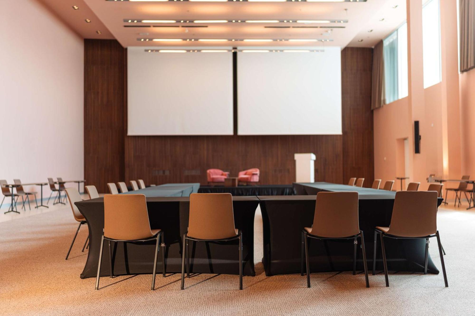 Radisson Blu Resort & Spa Σπλιτ Εξωτερικό φωτογραφία The meeting room of the UNWTO headquarters