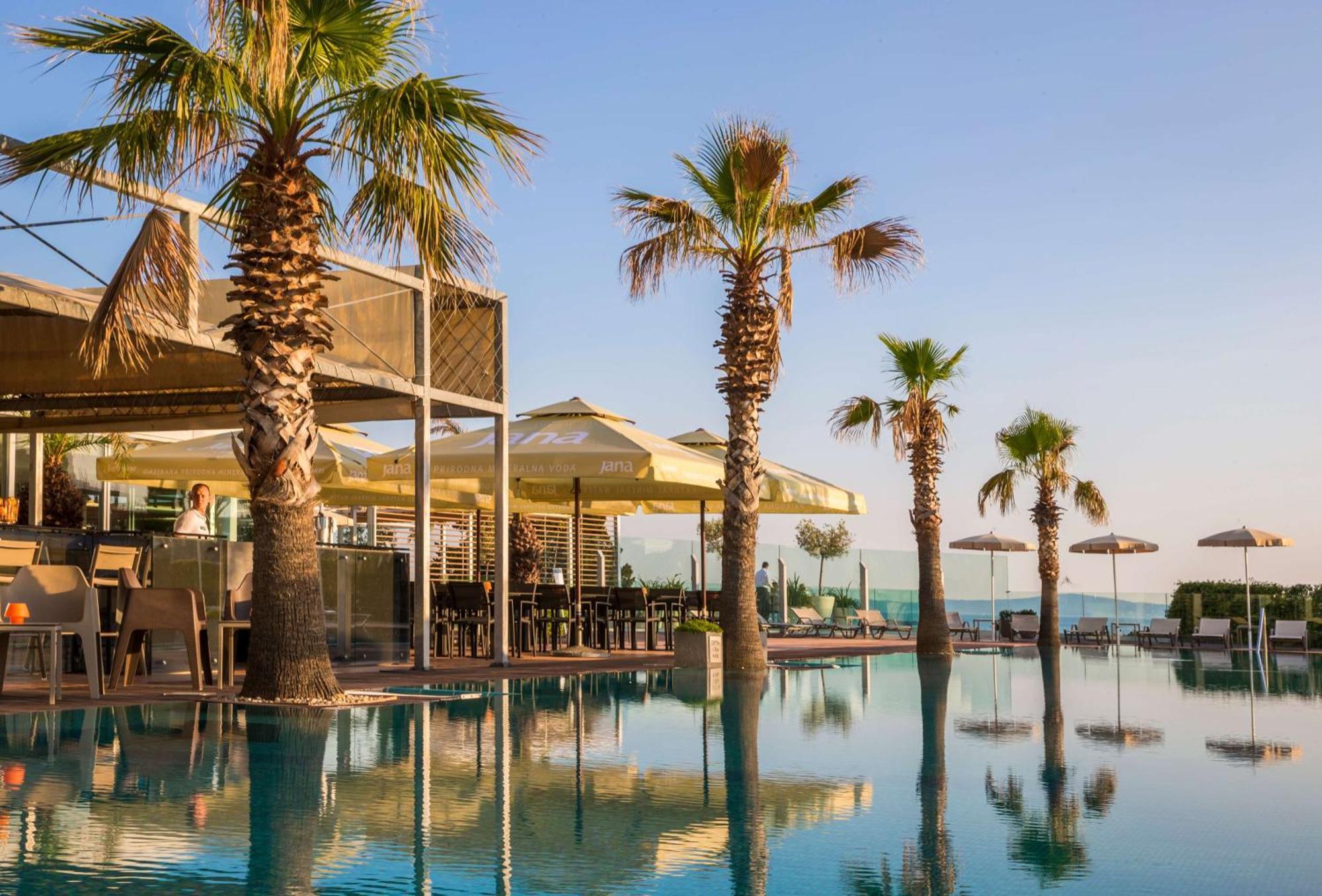 Radisson Blu Resort & Spa Σπλιτ Εξωτερικό φωτογραφία The pool at the hotel